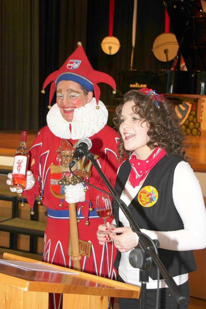Narrenvesper 2013: Natalie Henninger, Deutsche Weinprinzessin und aktive Stadtmusikerin, stellt die Vorzge des „Jokiligeists“ vor.