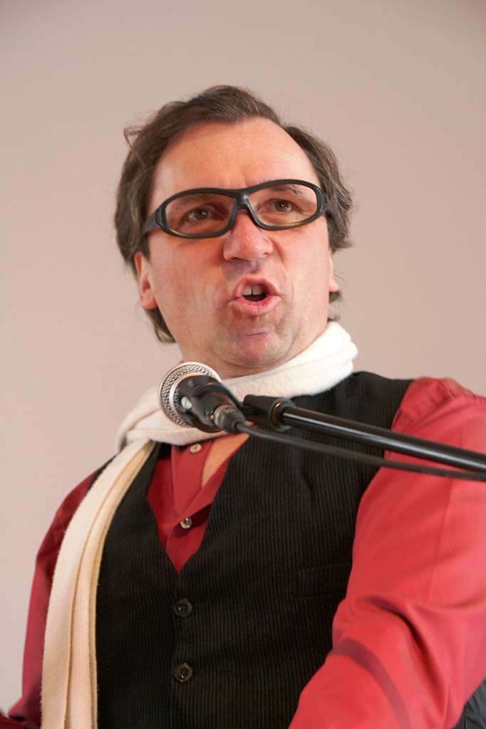 Narrenvesper 2013: Stadtpfarrer Ekkehard Baumgartner als Narrenprediger.