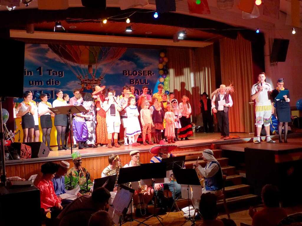 Der Niederschopfheimer Bloserball ist traditionell eine Mischung aus Musik und Fasentprogramm. Der Niederschopfheimer Bloserball ist traditionell eine Mischung aus Musik und Fasentprogramm.