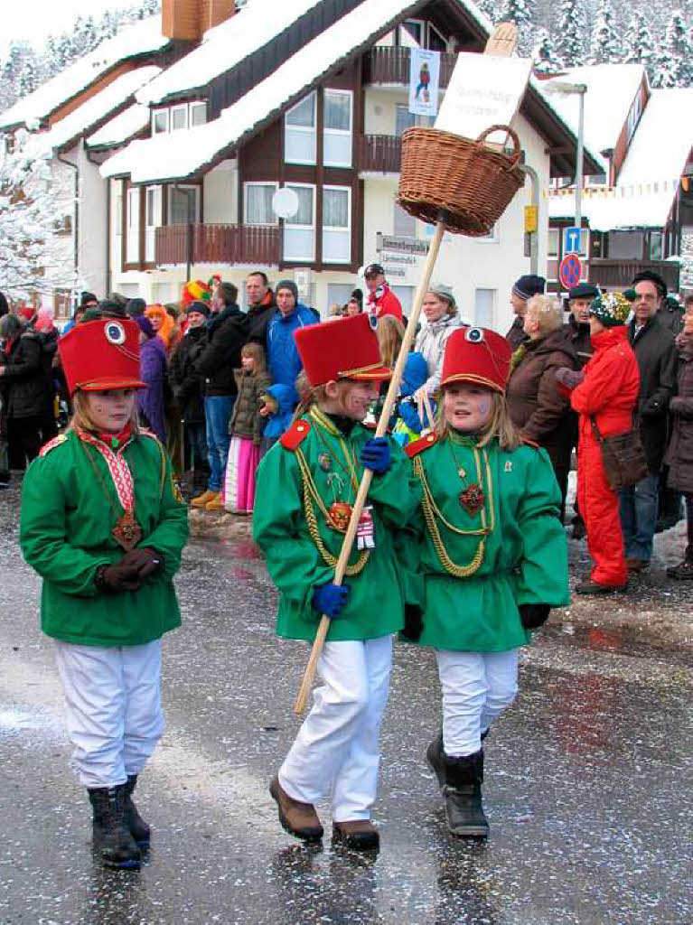 Jubilumsumzug Zainemacherzunft Buchenbach: Nachwuchs fhrt Spielmannszug Kirchzarten an