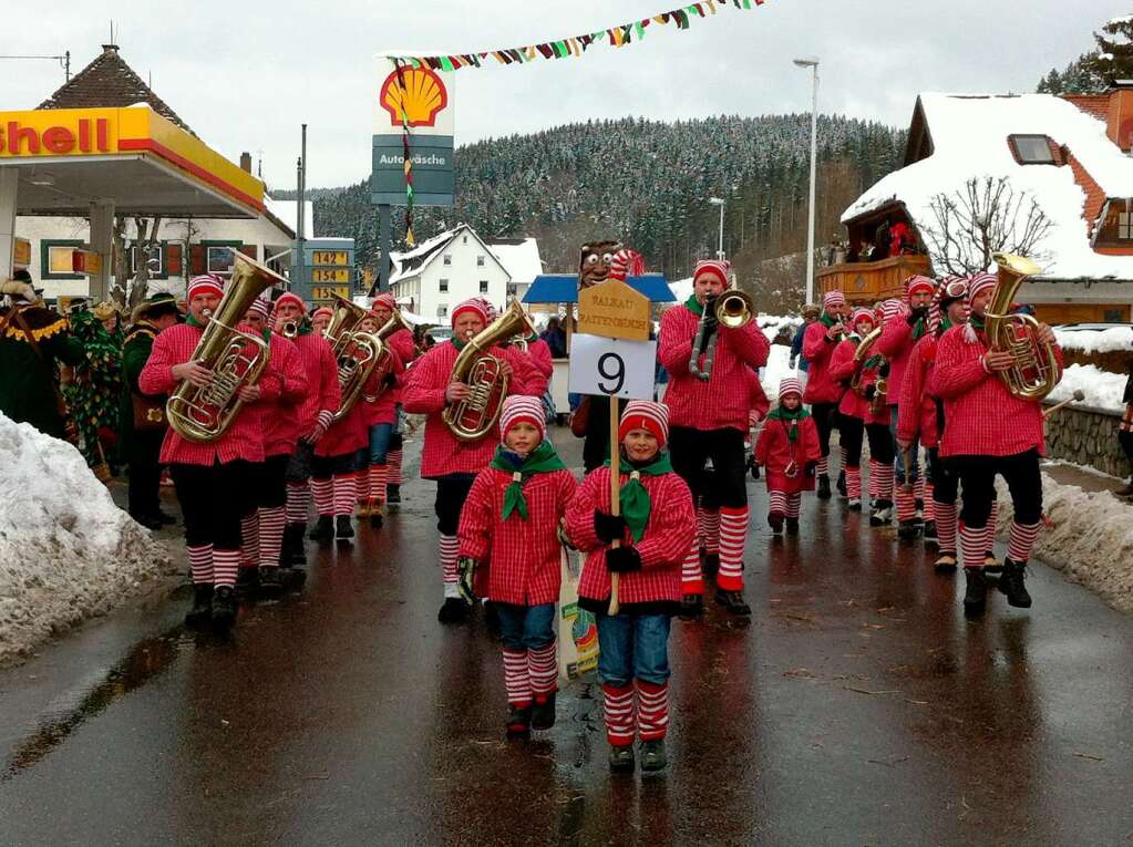 Groer Umzug der Lenzkircher Dengle am Fasnetmendig