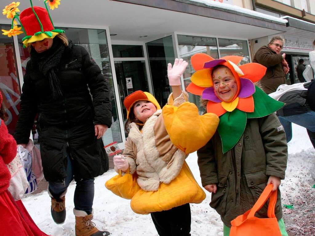 Verkleidet sumten die Kinder den Umzugsweg in Schopfheim.