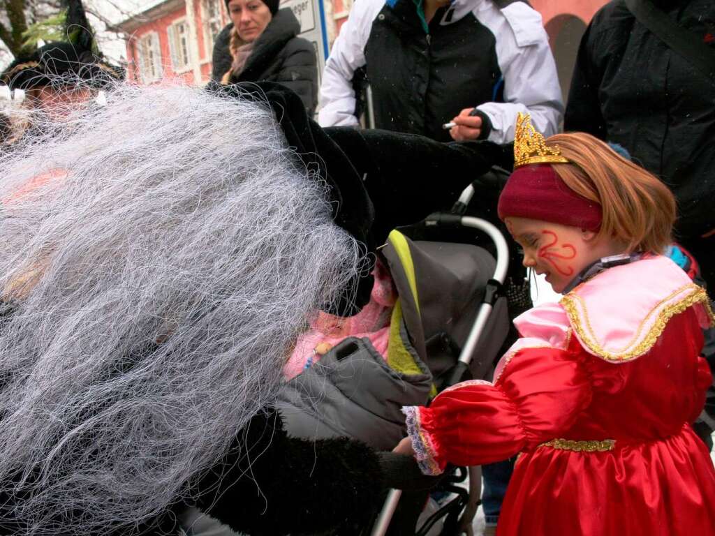 Verkleidet sumten die Kinder den Umzugsweg in Schopfheim.