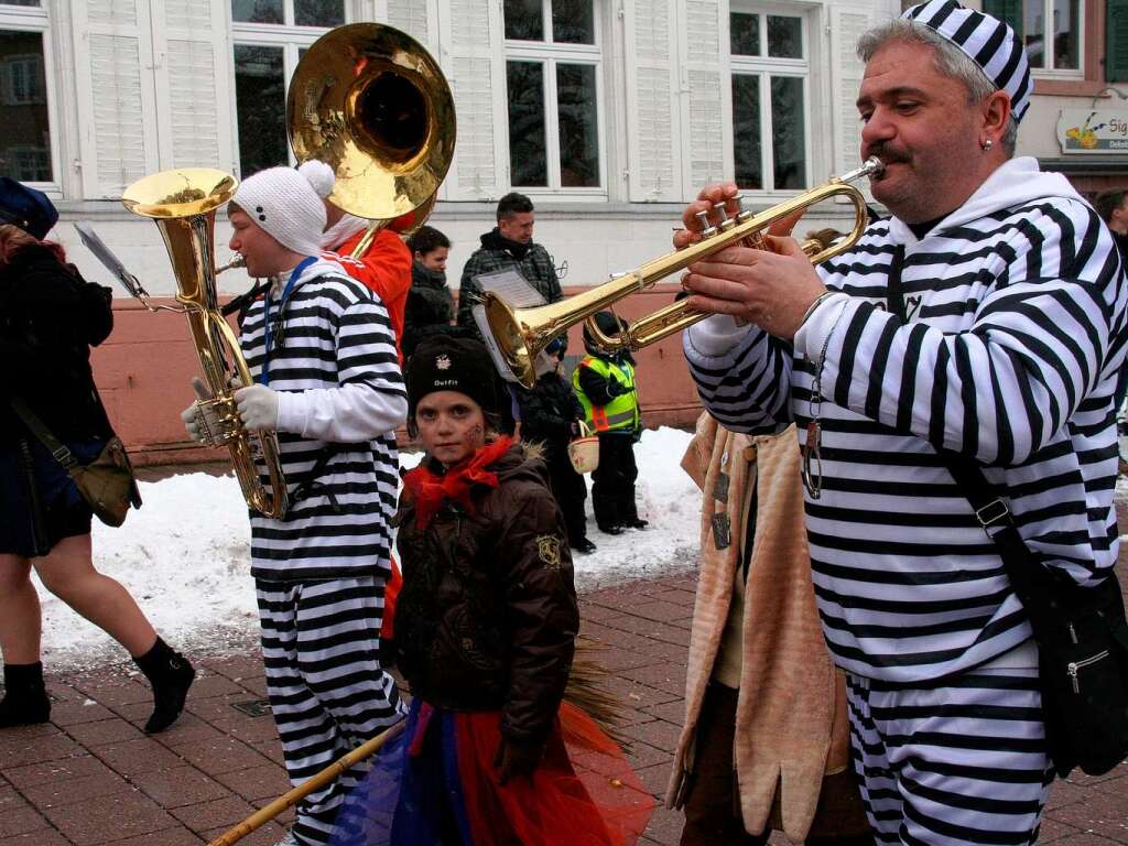 Verkleidet sumten die Kinder den Umzugsweg in Schopfheim.