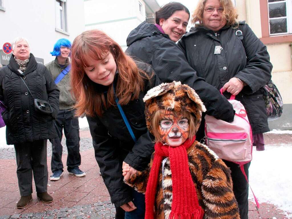 Verkleidet sumten die Kinder den Umzugsweg in Schopfheim.