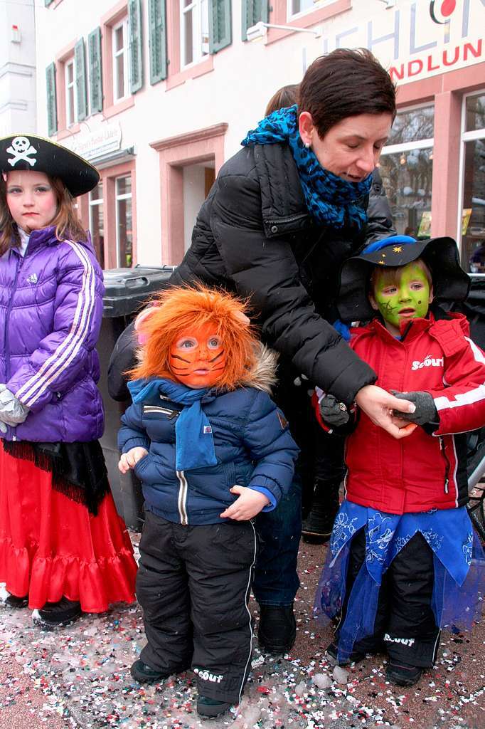 Verkleidet sumten die Kinder den Umzugsweg in Schopfheim.