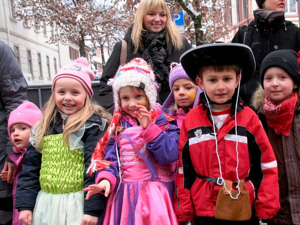 Verkleidet sumten die Kinder den Umzugsweg in Schopfheim.