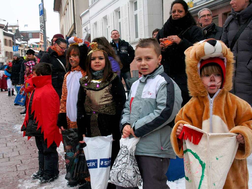 Verkleidet sumten die Kinder den Umzugsweg in Schopfheim.