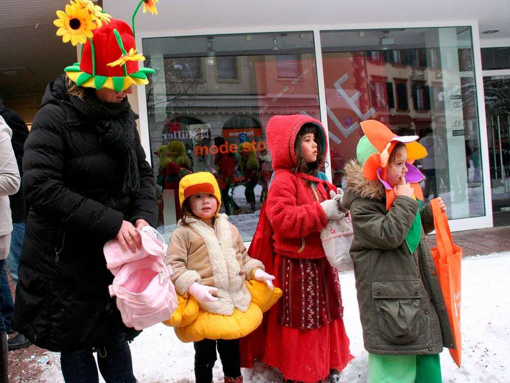 Verkleidet sumten die Kinder den Umzugsweg in Schopfheim.