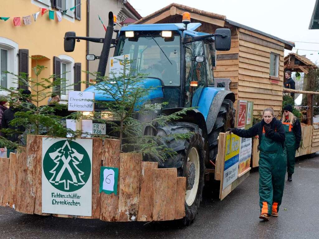 Vordergrndig sgten die Fichtenschttler Ehrenkirchen Holz auf ihrem Wagen. Doch tatschlich ging es darum, unschuldige Mdels zu qulen.