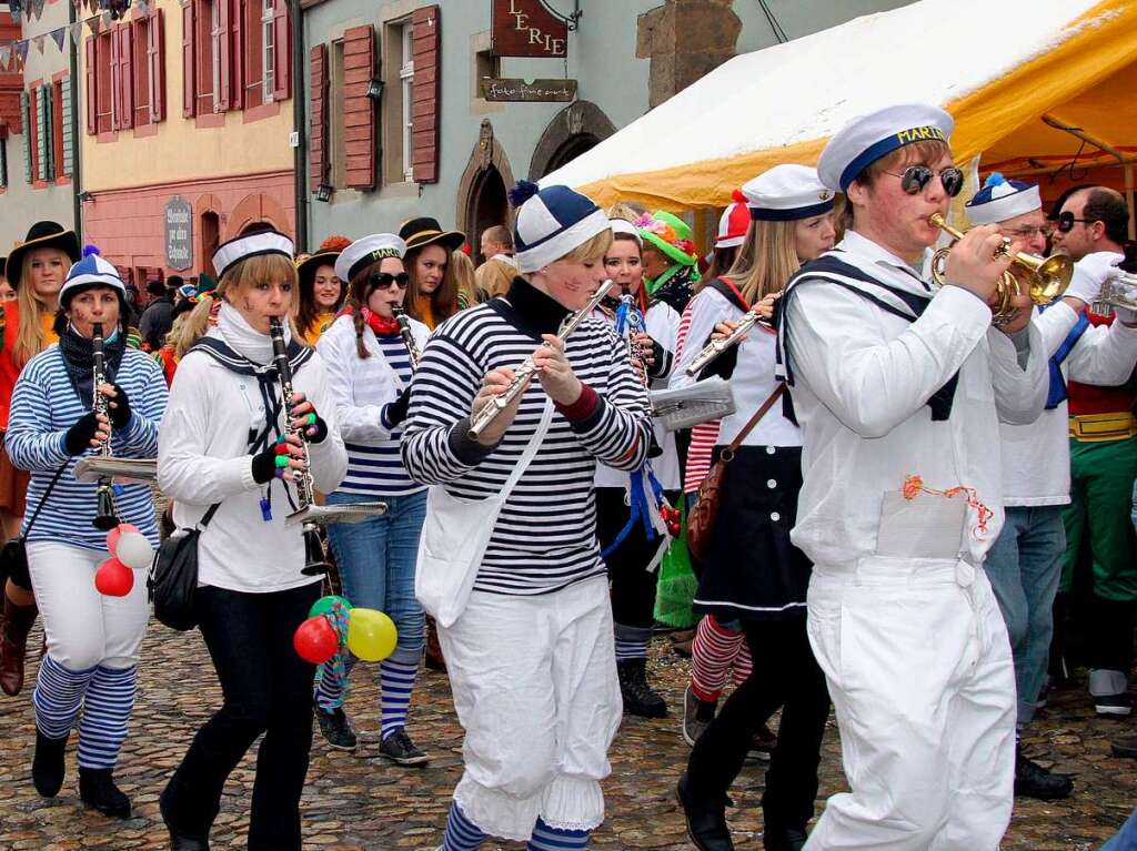 Den Fasnachtsumzug fhrte die Burkheimer Stadtkapelle an.