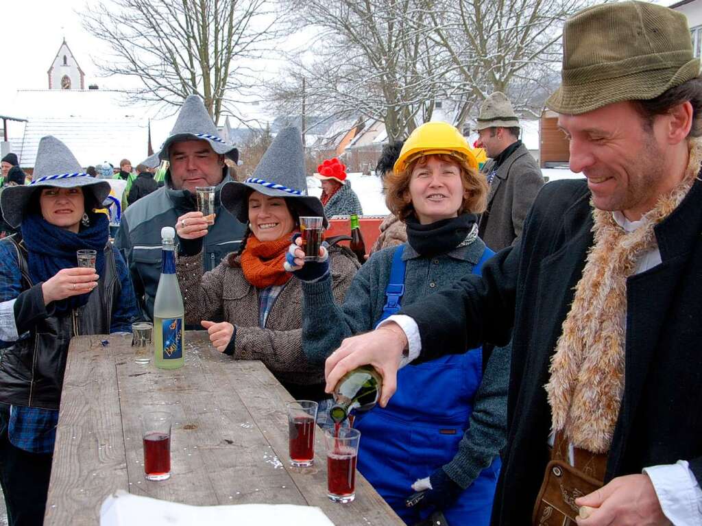 Mit der fahrbaren Theke ging es quer durch Oberbergen.