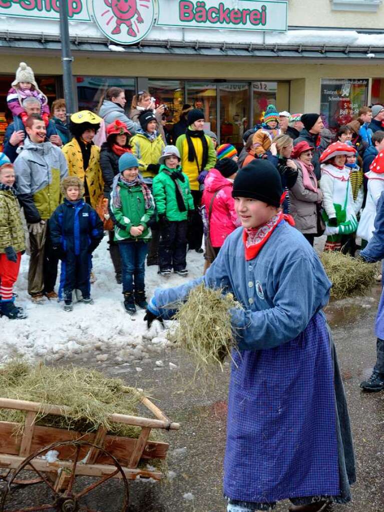 Narri - Narro! <?ZP?>
Bunt und lustig ging’s zu am Fasnetmendig in Neustadt.