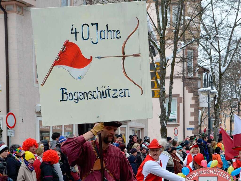 Narri - Narro! <?ZP?>
Bunt und lustig ging’s zu am Fasnetmendig in Neustadt.