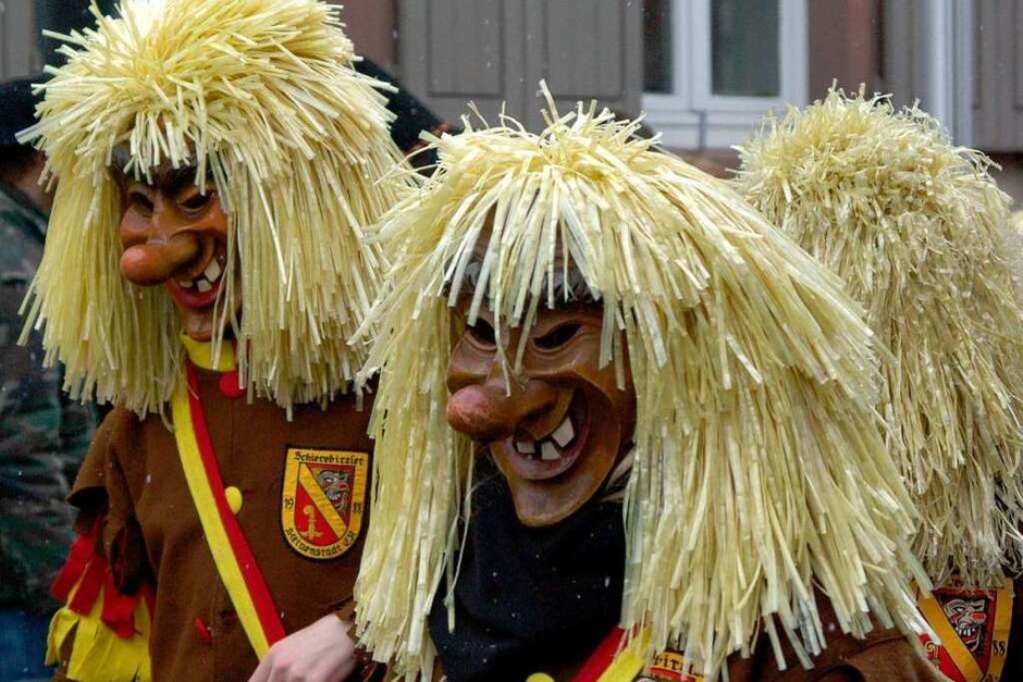 Viel Spaß hatten Narren und Zuschauer am Rosenmontag in Heitersheim – trotz einiger weißer Flöckchen von oben. (Foto: Sabine Model) Viel Spaß hatten Narren und Zuschauer am Rosenmontag in Heitersheim – trotz einiger weißer Flöckchen von oben. (Foto: Sabine Model)