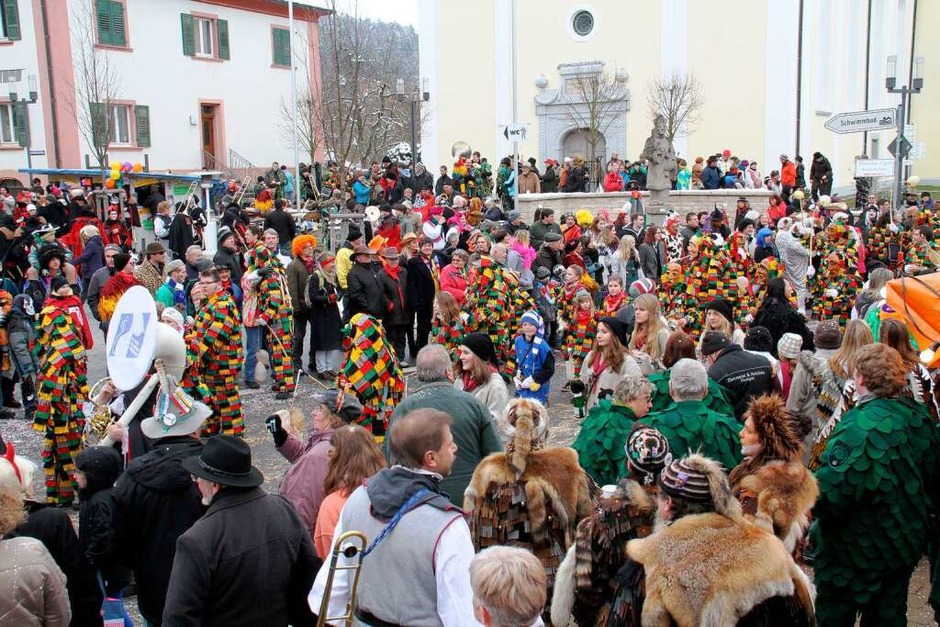 Viel närrisches Volk in der Innenstadt von Stühlingen (Foto: Wilfried Dieckmann) Viel närrisches Volk in der Innenstadt von Stühlingen (Foto: Wilfried Dieckmann)