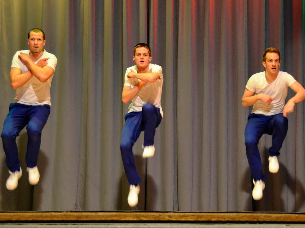 Tnzer der Freiburger Tanzschule Gutmann sorgten mit ihrem Auftritt bereits vor der eigentlichen Show fr Stimmung im Saal.