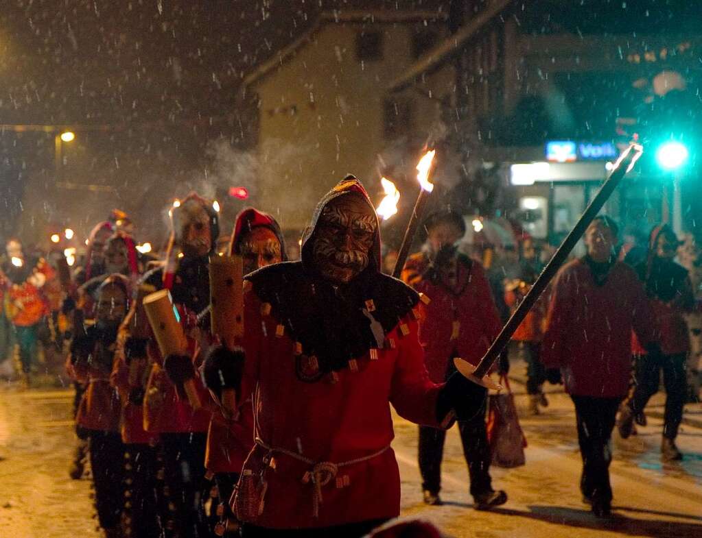 Der Fackelumzug der Schindeljokel aus Niederwinden. Der Fackelumzug der Schindeljokel aus Niederwinden.