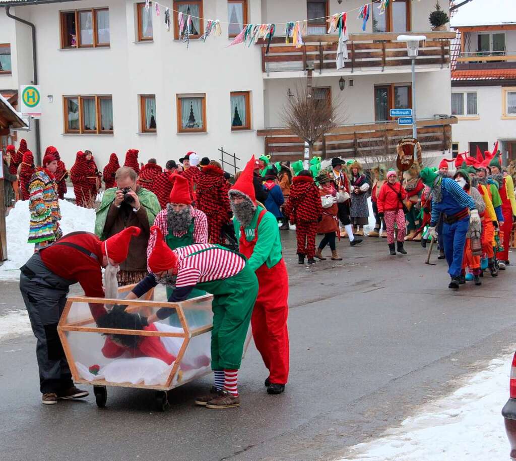 Farbtupfer: Schneewittchen und die sieben Zwerge (Gruppe Markus Lucke).