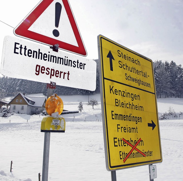 Die Landesstrae  vom Streitberg nach ...umarbeiten nach Schneebruch gesperrt.   | Foto: heidi fssel