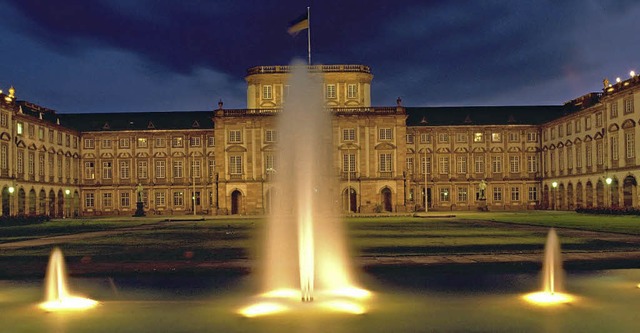 Das Mannheimer Schloss bleibt, wie es ...schfte, Hotels und Wohnungen gebaut.   | Foto: dpa
