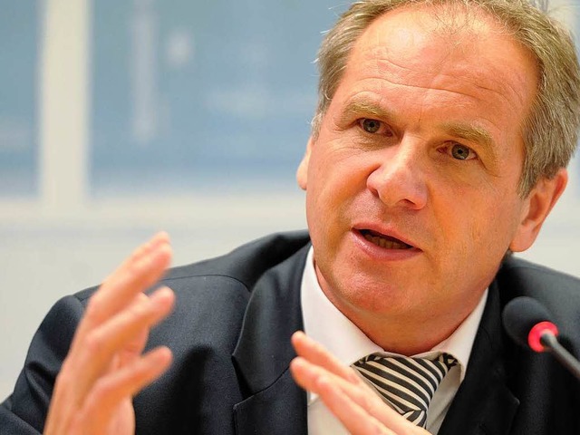 Verspricht  mehr Beteiligung: Baden-Wrttembergs Innenminister Reinhold Gall.  | Foto: dpa