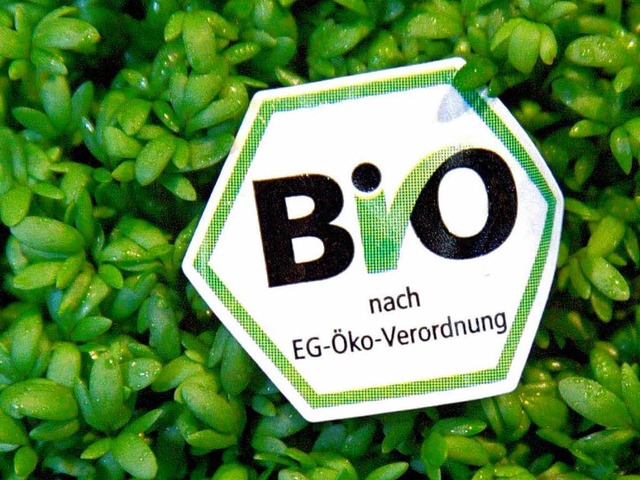 Verkaufen sich blendend: Lebensmittel mit dem Bio-Label.  | Foto: dpa