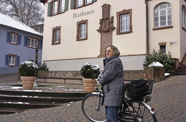 Gertrud Huber mit dem Dienstfahrrad unterwegs: Bald wird sie es zurckgeben.   | Foto: Christiane Franz