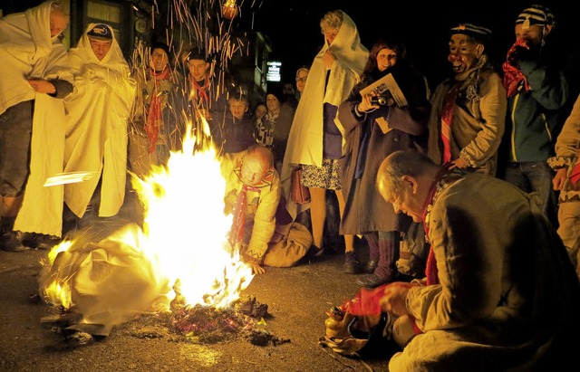 In der Nacht zum Aschermittwoch &#8211..., d&#8217;Fasnet isch vorbei!&#8220;.   | Foto: Uli Schulze