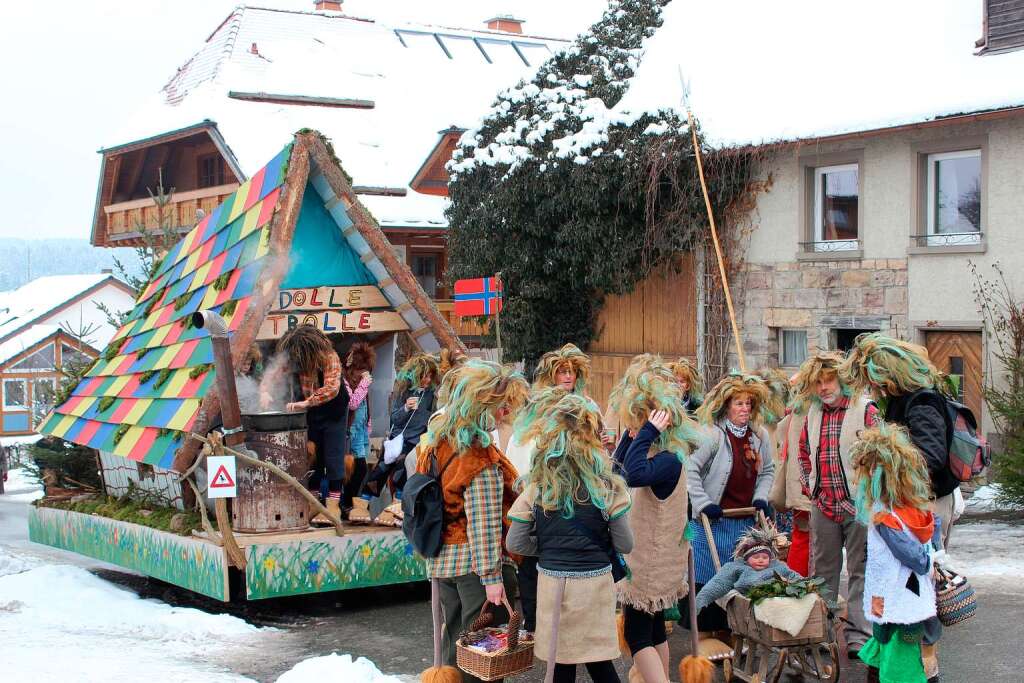 Fabelhafte Wesen gab es beim Fasnetumzug in Unadingen zuhauf. Im Bild eine Schar emsiger Trolle (Gruppe Hubert Ketterer), die aus dem Norden anreisten.