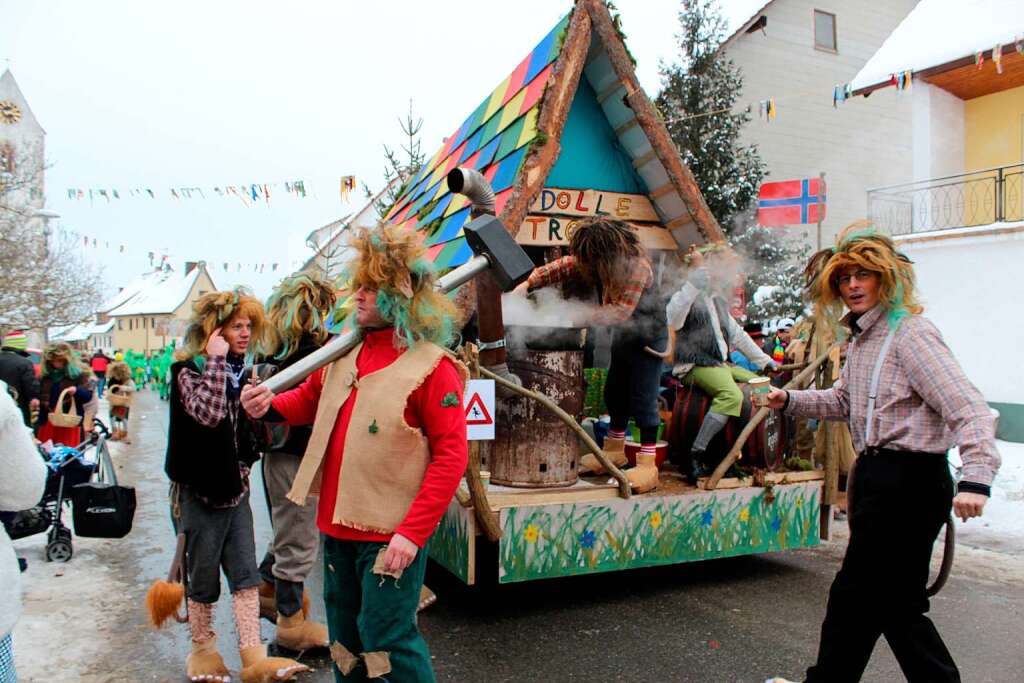 Fabelhafte Wesen gab es beim Fasnetumzug in Unadingen zuhauf. Im Bild eine Schar emsiger Trolle (Gruppe Hubert Ketterer), die aus dem Norden anreisten.