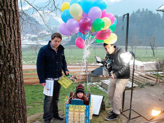 Marco Schmid und Manuel Eckert bei den Dreharbeiten mit Emma.  | Foto: privat