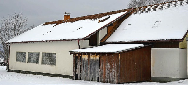 Der Anbau an das Feuerwehrgertehaus soll im hinteren Bereich erweitert werden.   | Foto: Martin Wunderle