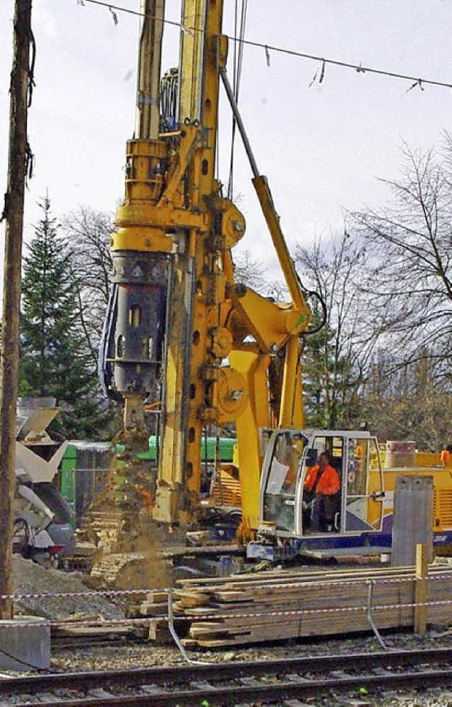 Eng geht es zu auf der kleineren Baustelle am Hrnle.   | Foto: Rolf Reimann