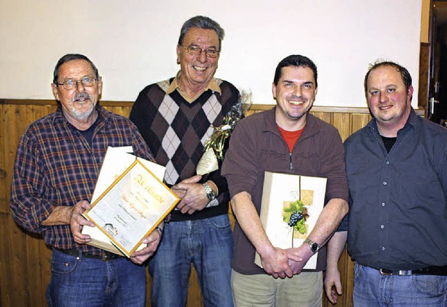 Egon Stegle, Hans-Klaus Trogus und  Pa...itgliedschaft bei den Anglern geehrt.   | Foto: herbert trogus