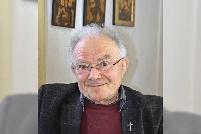Pfarrer Blümmel betet französisch