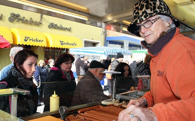 Heies war begehrt auf dem Krmermarkt in Wehr.   | Foto: Jrn Kerckhoff