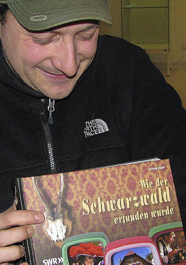 Markus Herbener mit dem Buch  &#8222;W...enzen im Mnstertal  gedreht worden.    | Foto: M. Lange