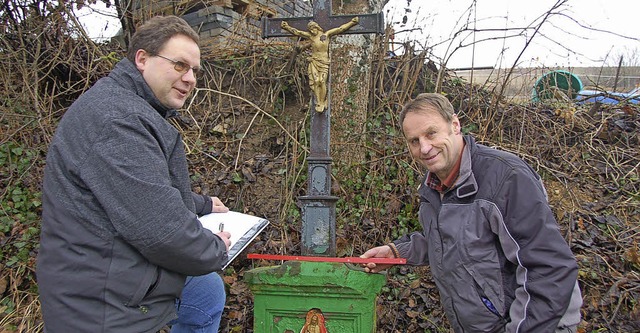 Engelbert Klsel (links) erfasst mit e...t Wolfgang Hertenstein bei der Arbeit.  | Foto: Binner-Schwarz
