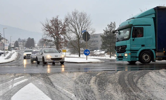 Die gefhrliche Kreuzung wird durch ei...ird gerade erst auf den Weg gebracht.   | Foto: Ingrid Bhm-Jacob