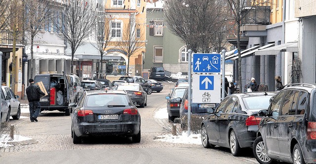 Die Karlstrae (Bild) mit Max-Egon- un...thof verlagern sich die Kundenstrme.   | Foto: Schrter