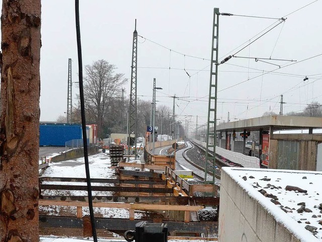 Noch immer: Still ruht die Baustelle am Bahnhof.  | Foto: Sylvia-Karina Jahn