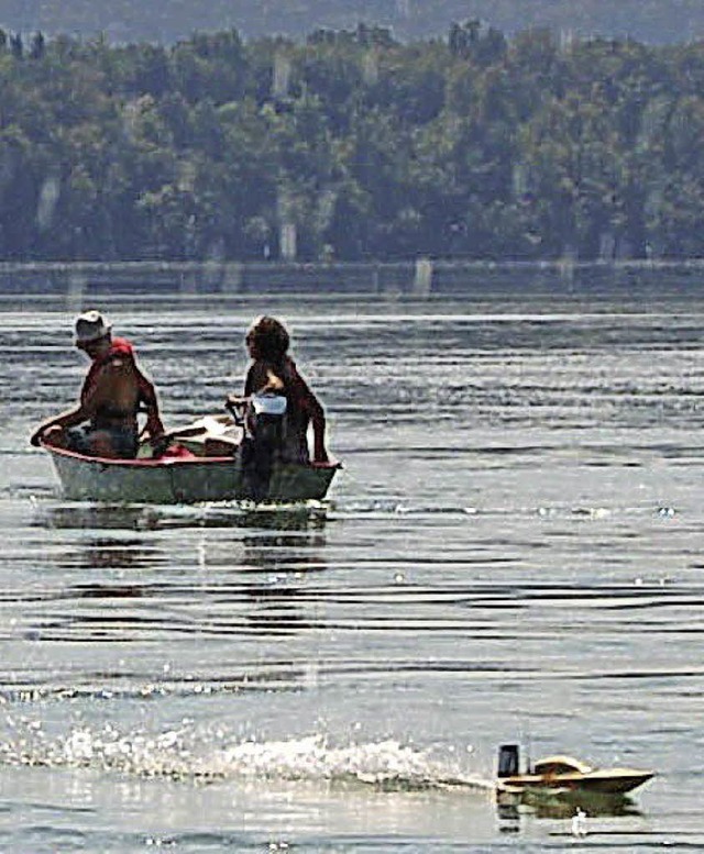 2011 veranstaltete der MSV Klosterweiher ein Modellbootrennen auf dem Rhein.   | Foto: Archiv H. Vollmar