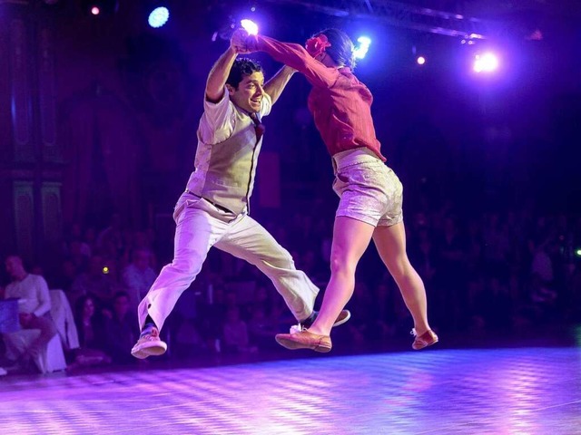 Patrick Szmidt und Natasha Ouimet bege...energiegeladenen Lindy Hop-Performance  | Foto: Europa-Park