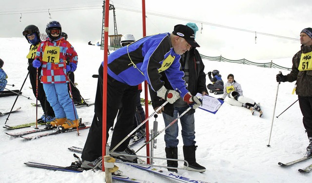 Los geht&#8217;s: Der lteste Teilnehm...och am Start beim Skitag in Gersbach.   | Foto: Gerd Sutter