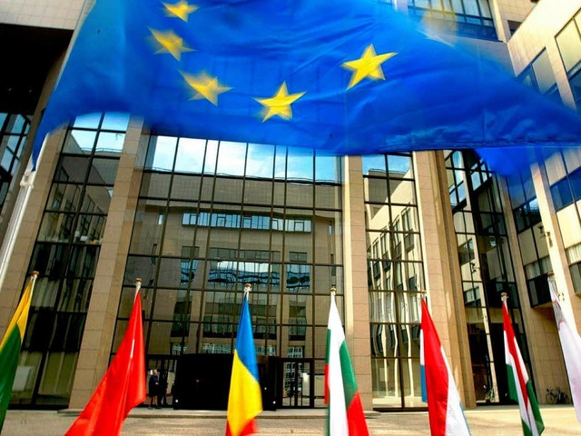 Die EU will Boni fr Banker deckeln.  | Foto: A2800 epa Hoslet