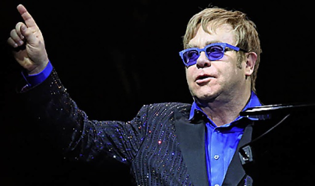 Elton John singt am 17. Juli auf dem Lrracher Marktplatz.   | Foto: afp