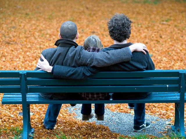Homosexuelle Paare drfen gemeinsam Adoptiveltern eines Kindes werden.  | Foto: DPA