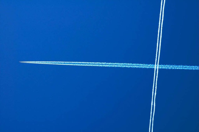 Gefhrlich nah kommen sich ber dem Luftraum Zrich so manche Flugzeuge.  | Foto: Siegfried Gollrad