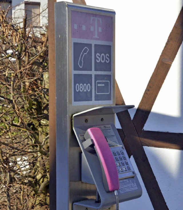 Das letzte öffentliche Telefon in Male...n bleiben, fordert der Ortschaftsrat. | Foto: Walser Das letzte öffentliche Telefon in Male...n bleiben, fordert der Ortschaftsrat. | Foto: Walser
